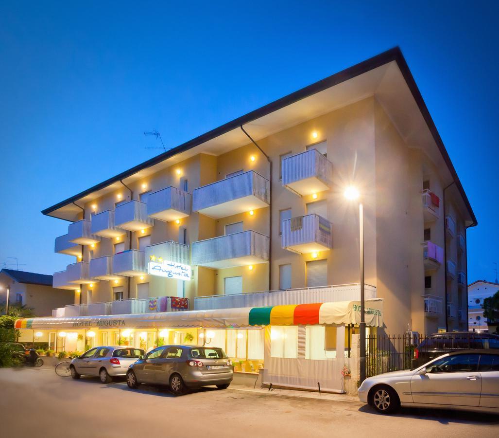Hotel Augusta Каорле Экстерьер фото